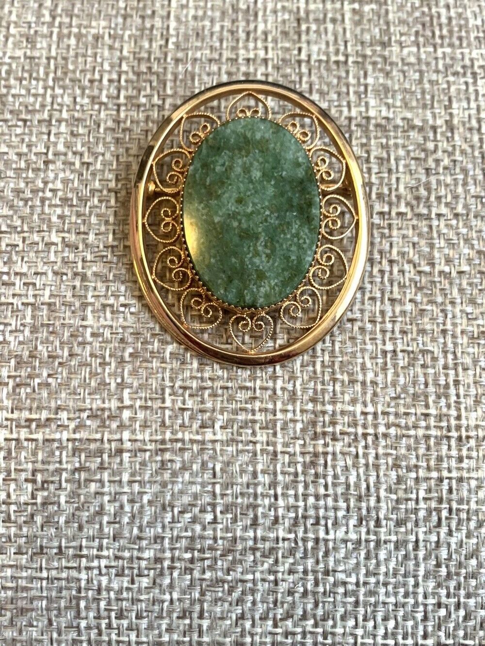 Vintage Gold Tone Green Stone Brooch Signed Fine Heart Filigree Estate Piece